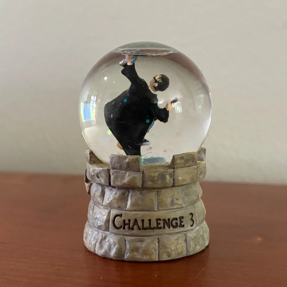 Harry Potter collectible Winged Keys mini Snow Globe - Picture 4 of 4